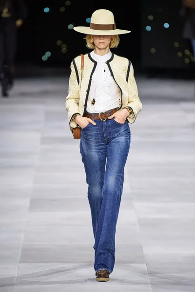 Look 24
